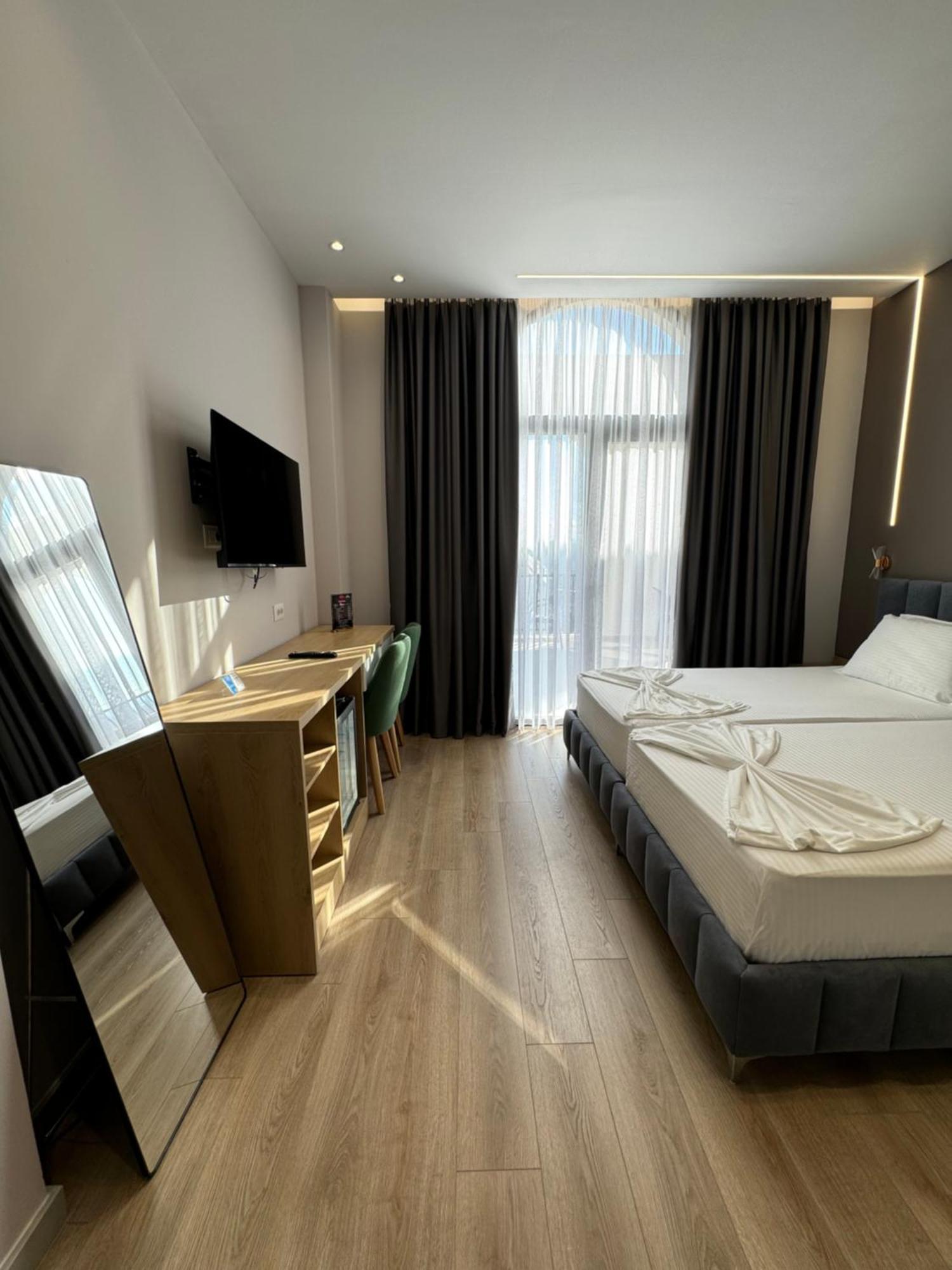 Hotel Panorama & Spa 爱尔巴桑 外观 照片